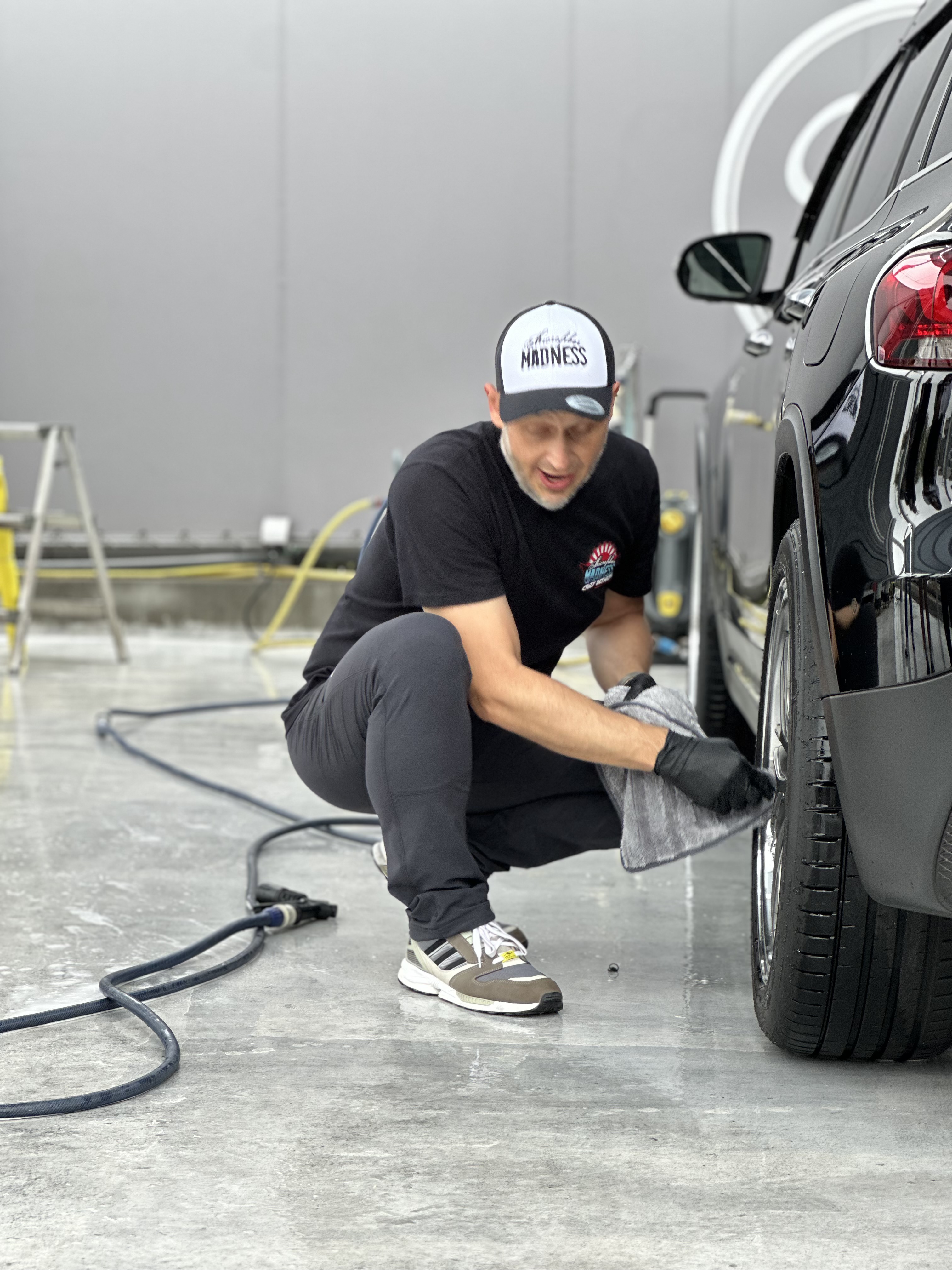 Plus刈谷店でのトーマス氏との集合写真