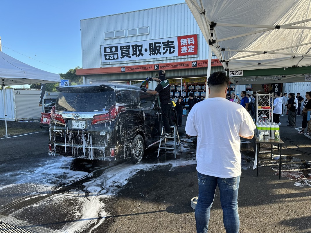 Koch Chemie製品を使用した洗車サービスの実施風景