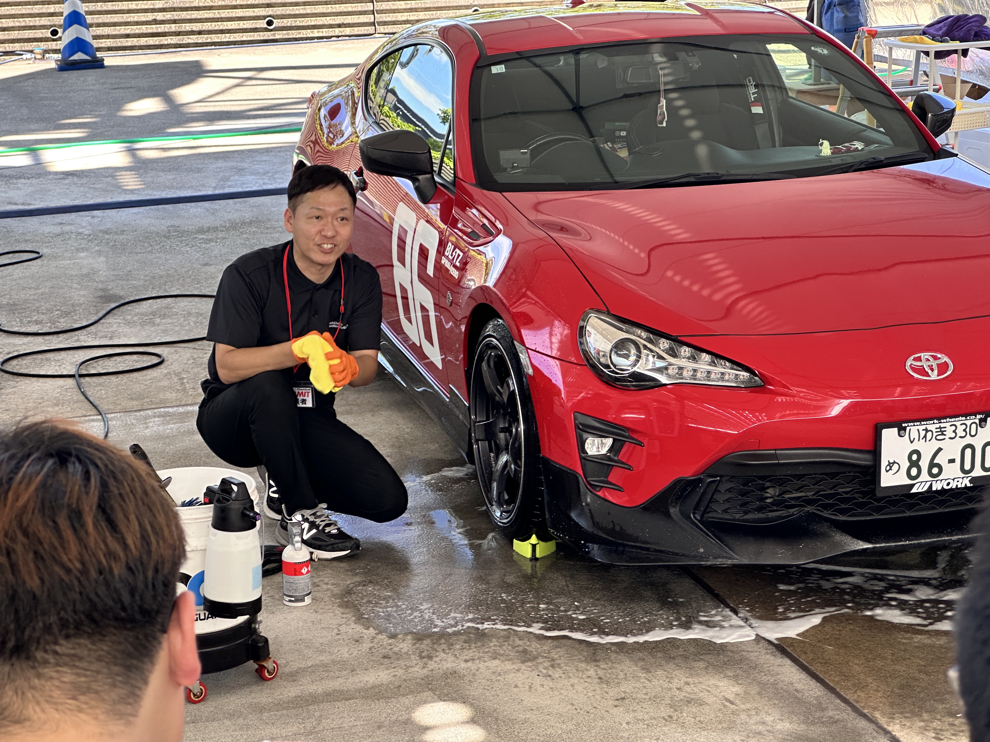 特設ステージでのKoch Chemie洗車セミナーの様子