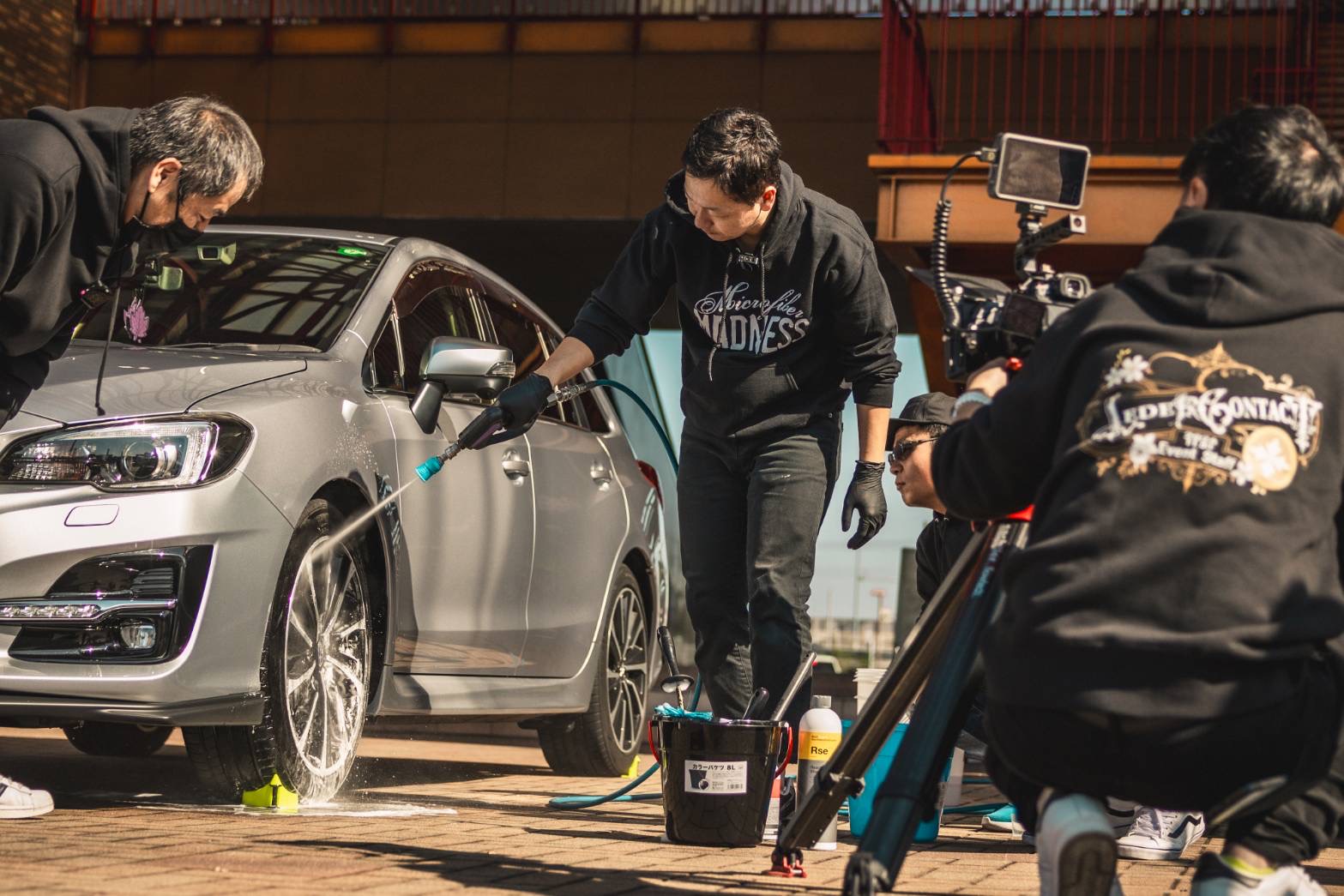 PlusスタッフとKJSグローバルのスタッフの集合写真