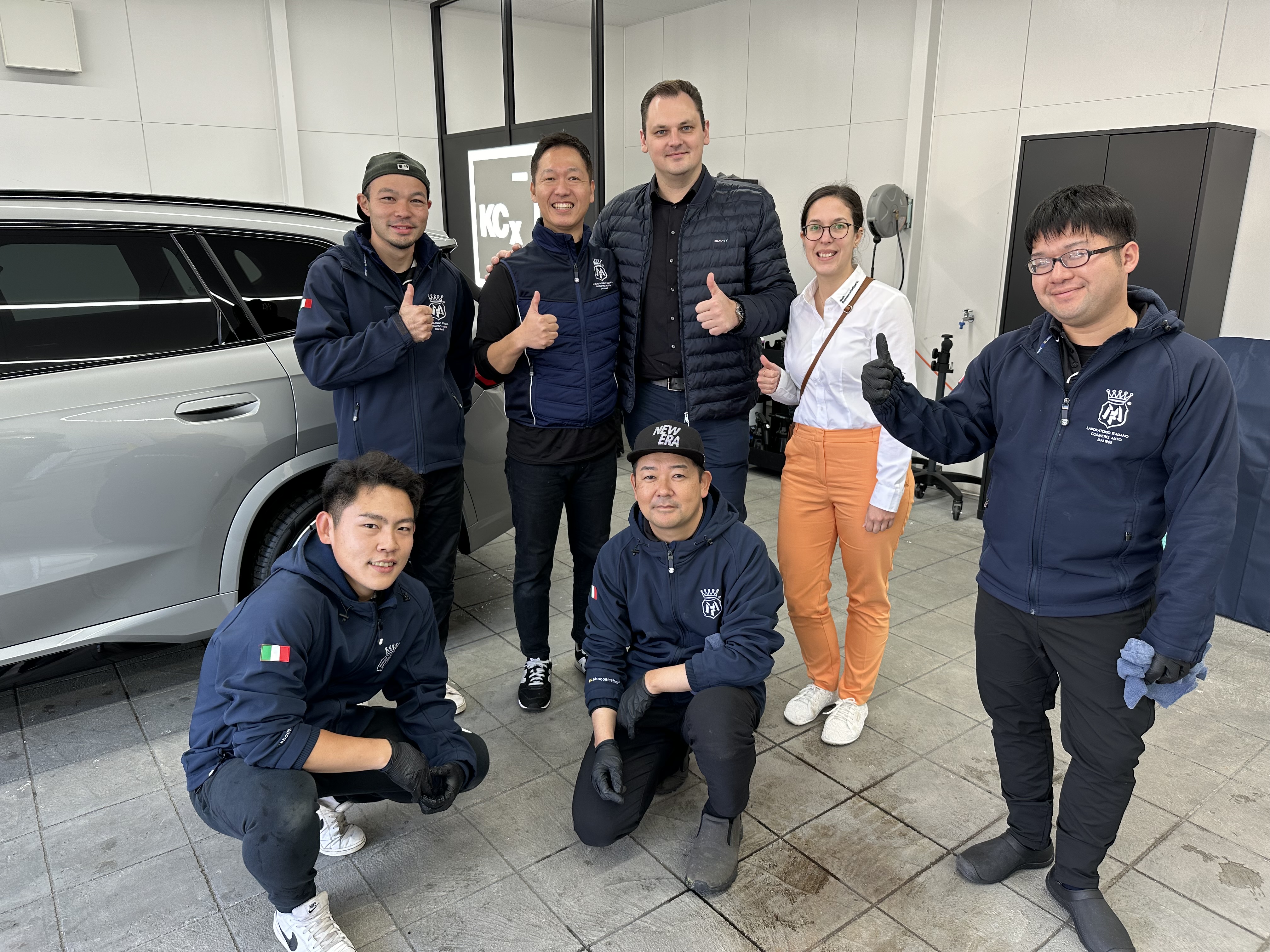 Koch Chemieアレクサンダー氏・リザ氏とPlus代表福留の記念撮影