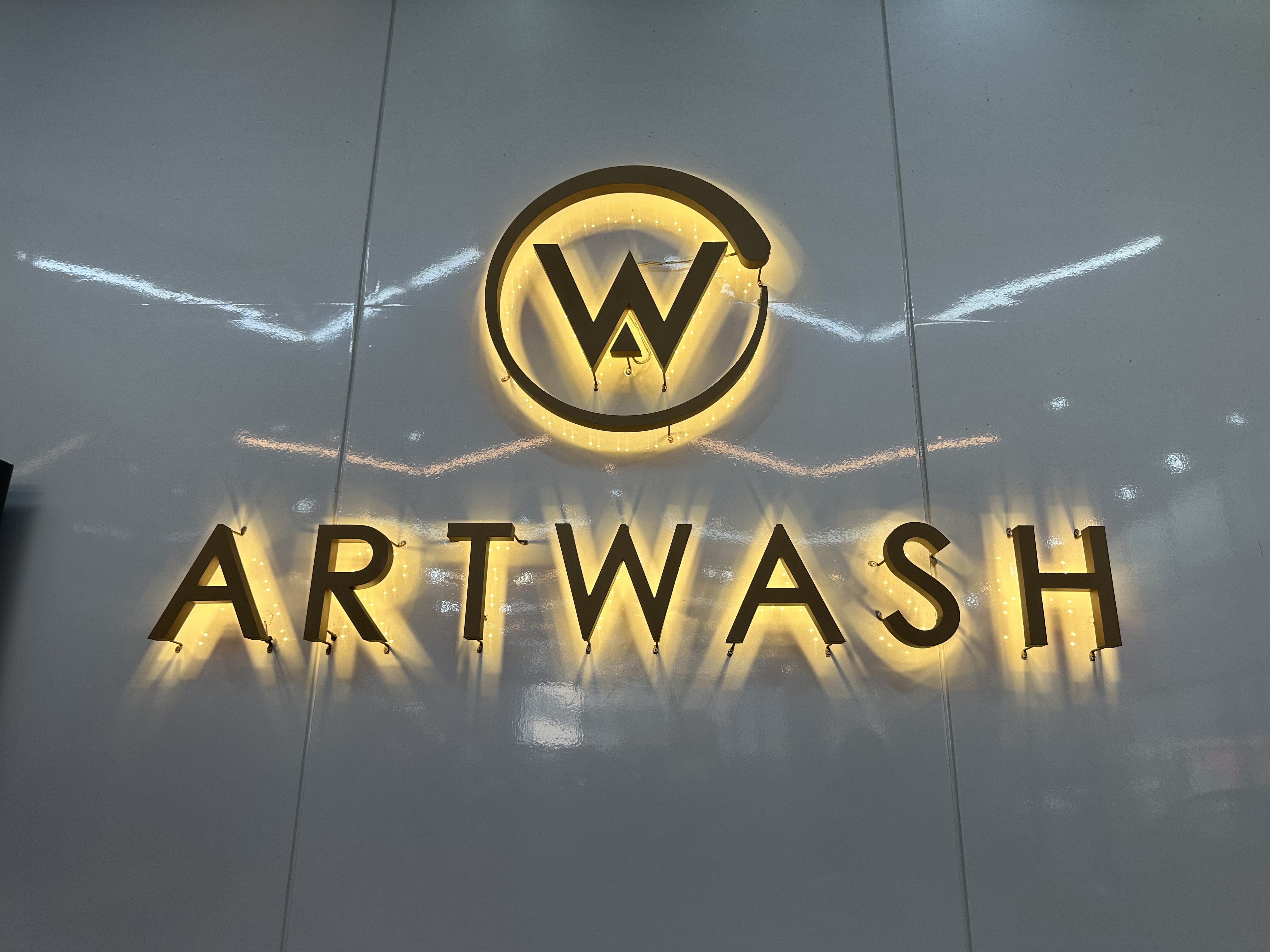 ARTWASHのロゴサイン
