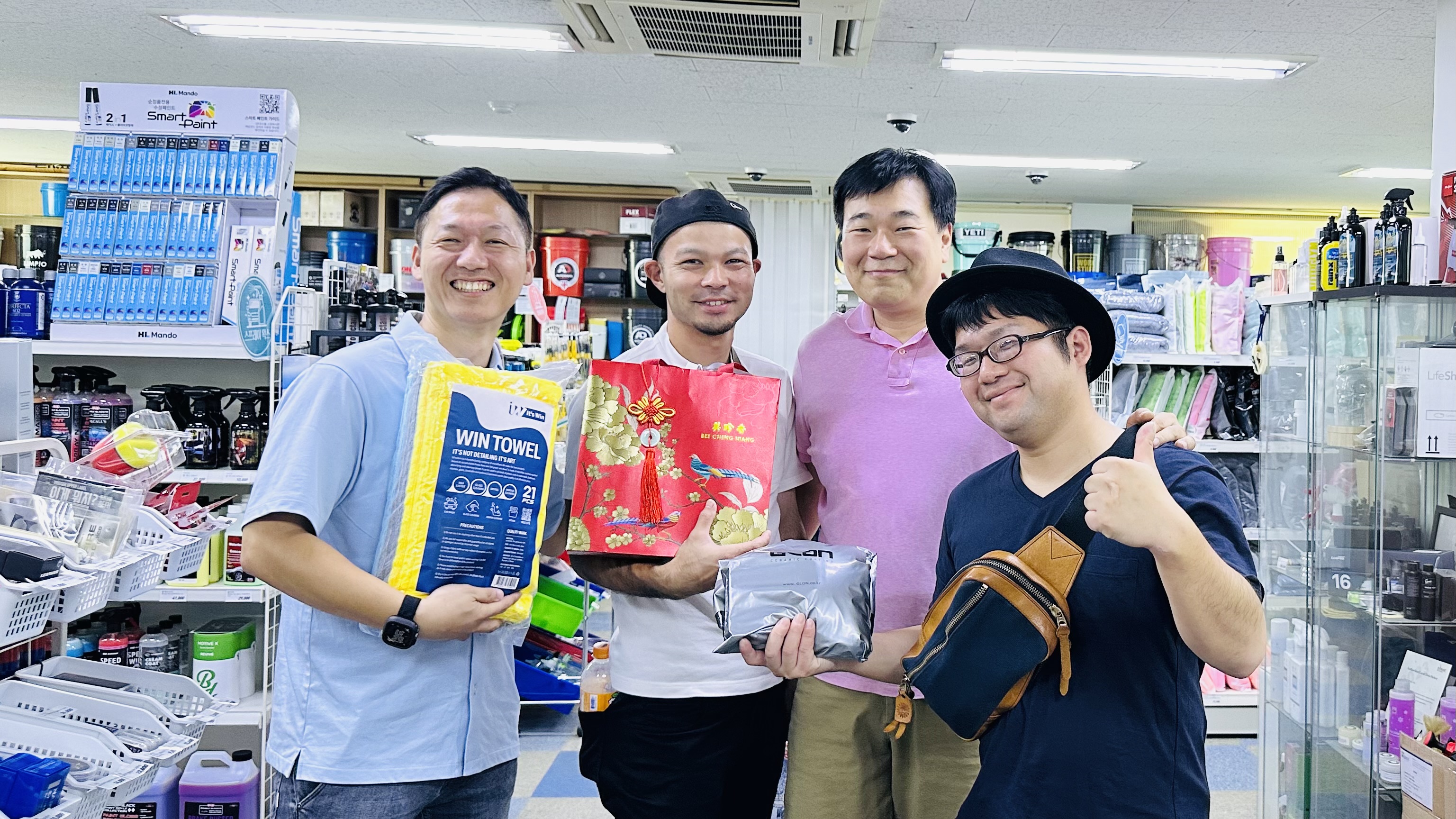 AUTOWAX CEO Hank氏との記念撮影